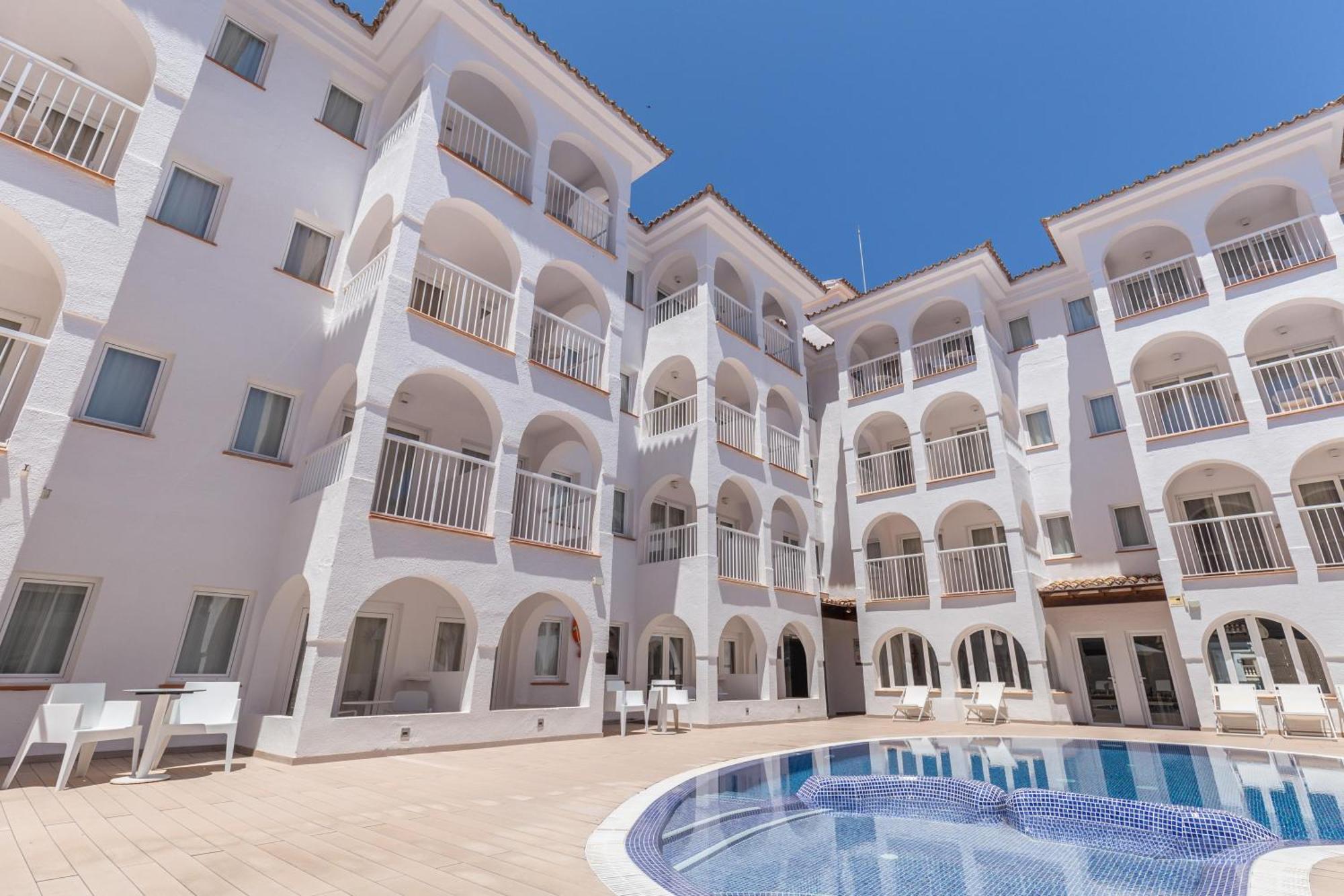ホテル Bq Cala Ratjada (Adults Only) エクステリア 写真